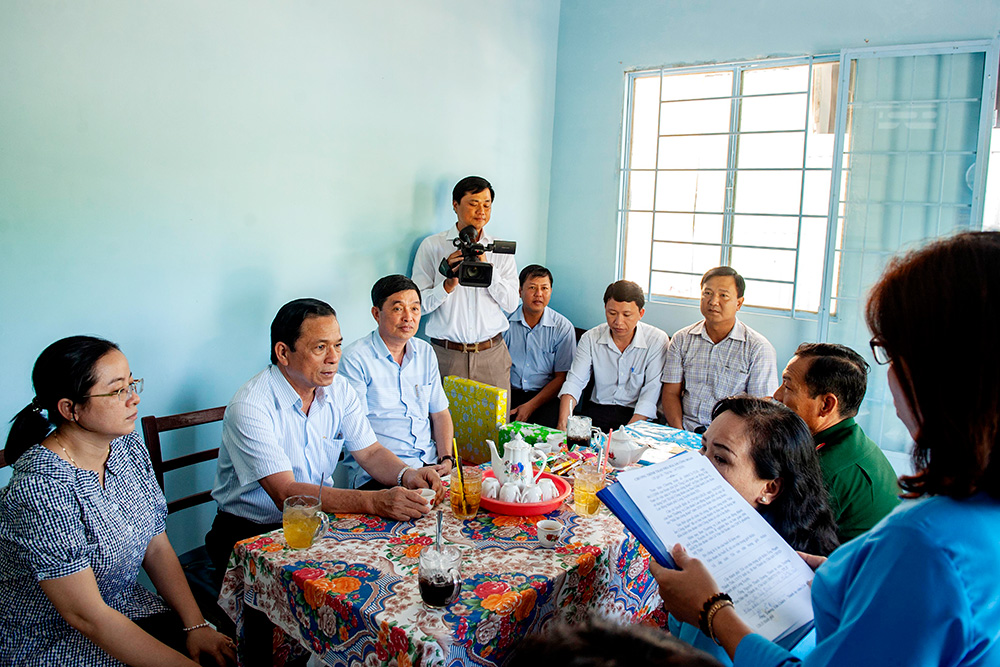 Bàn giao nhà Mái ấm Công đoàn cho đoàn viên khó khăn về nhà ở TP. Long Xuyên