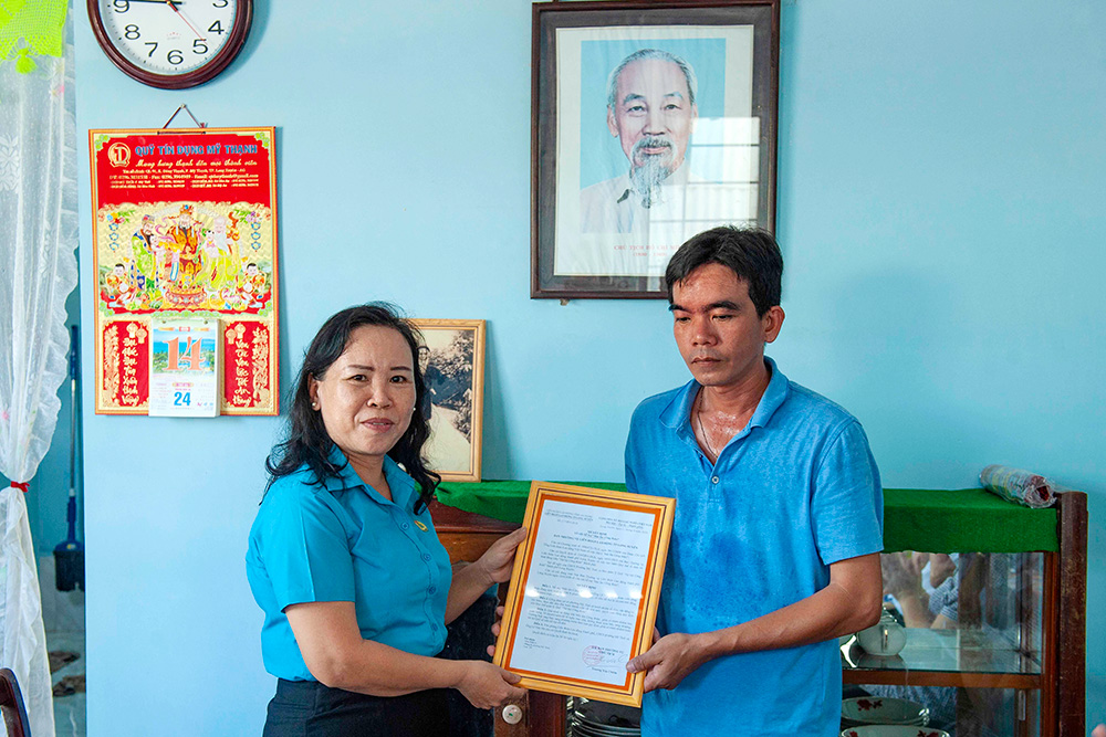 Bàn giao nhà Mái ấm Công đoàn cho đoàn viên khó khăn về nhà ở TP. Long Xuyên