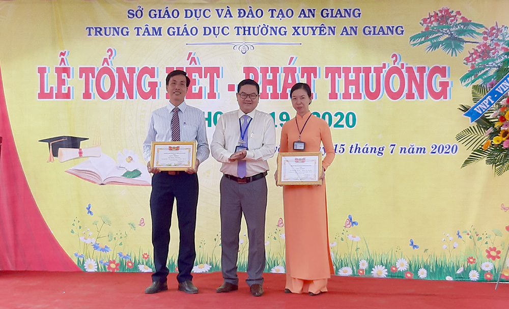 Trung tâm Giáo dục thường xuyên An Giang: Tổng kết và phát thưởng năm học 2019 - 2020