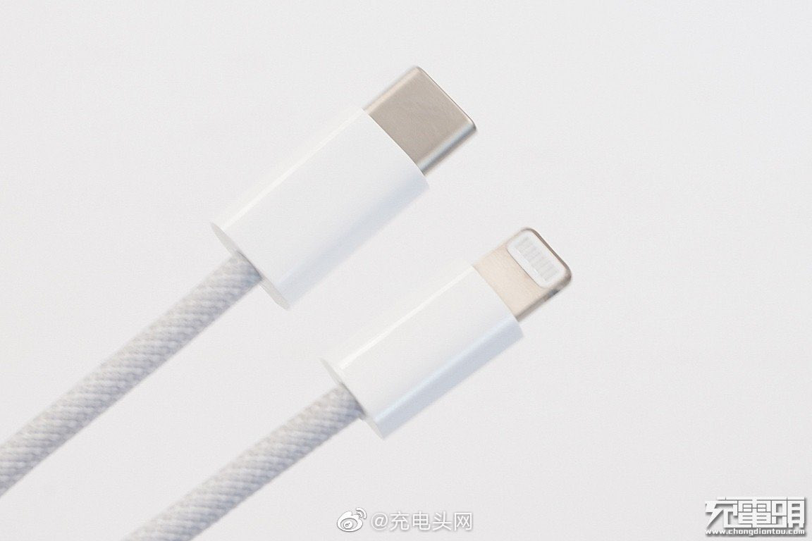 Rò rỉ hình ảnh cáp sạc mới của iPhone 12