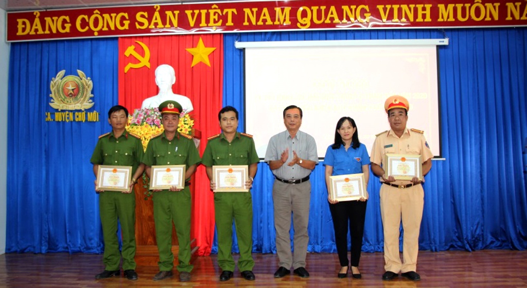 Chợ Mới đảm bảo trật tự an toàn giao thông