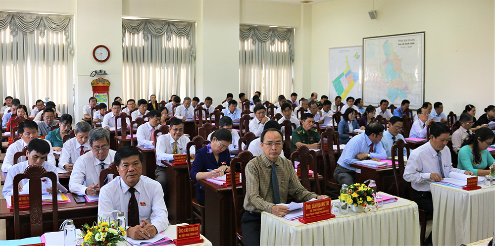 Kỳ họp 15 HĐND TP. Châu Đốc khóa XI (nhiệm kỳ 2016-2021): Bầu bổ sung 2 thành viên UBND và đánh giá tình hình thực hiện Nghị quyết HĐND thành phố