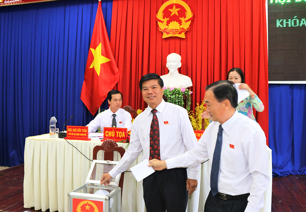 Kỳ họp 15 HĐND TP. Châu Đốc khóa XI (nhiệm kỳ 2016-2021): Bầu bổ sung 2 thành viên UBND và đánh giá tình hình thực hiện Nghị quyết HĐND thành phố