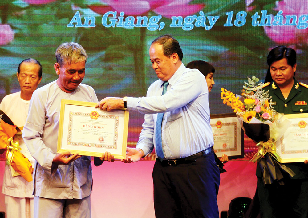 Cựu chiến binh hăng say làm từ thiện