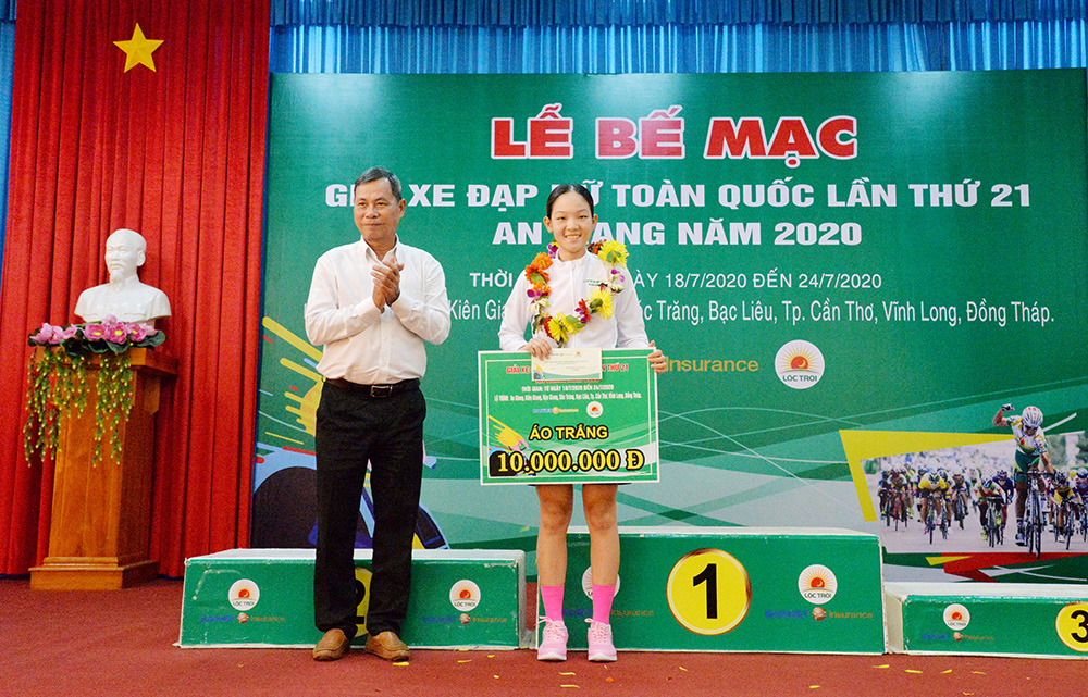 Tay đua Nguyễn Thị Thật đoạt "cú đúp" áo vàng và áo xanh Giải xe đạp nữ toàn quốc lần thứ XXI - An Giang 2020