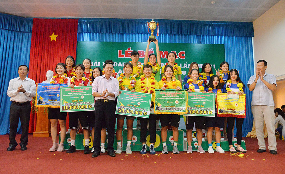 Tay đua Nguyễn Thị Thật đoạt "cú đúp" áo vàng và áo xanh Giải xe đạp nữ toàn quốc lần thứ XXI - An Giang 2020