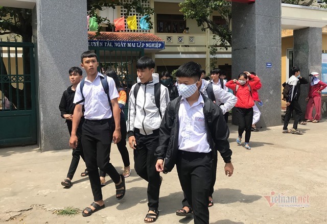 Quảng Ngãi tạm dừng tất cả hoạt động dạy và học từ 27-7