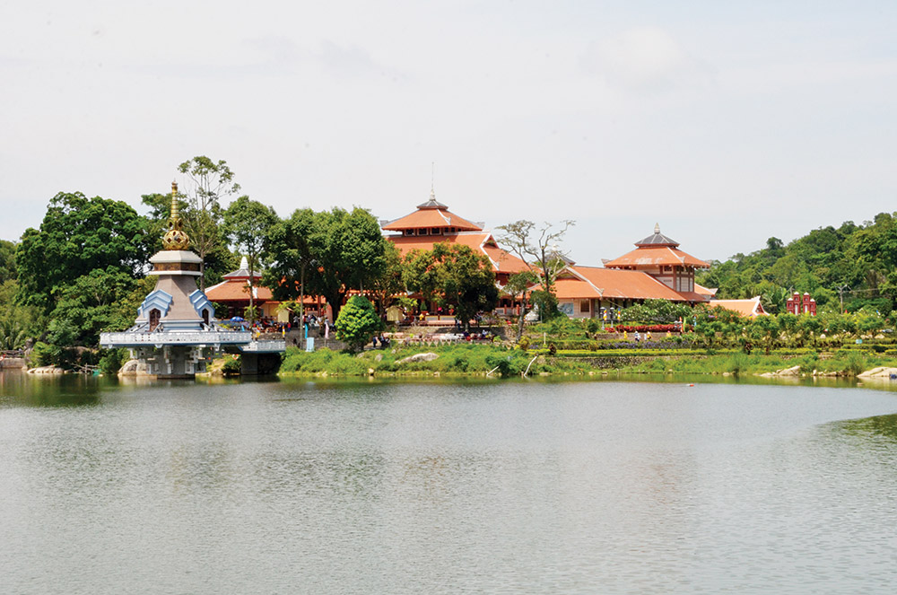 Vòng quanh Bảy Núi