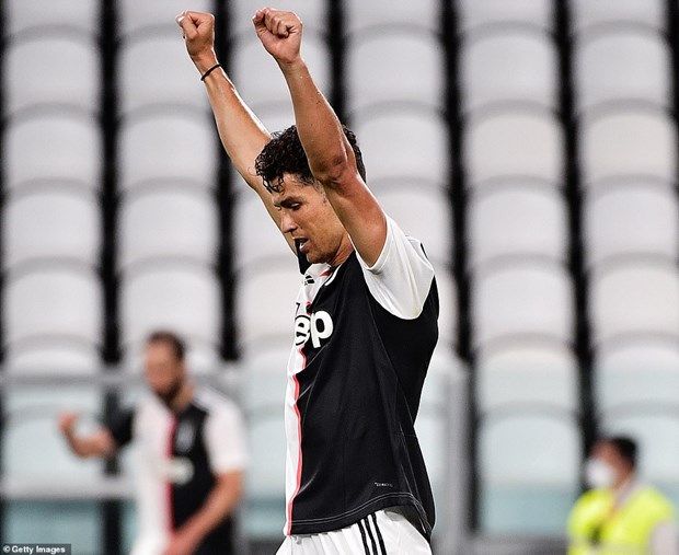 Ronaldo tỏa sáng giúp Juventus vô địch Serie A sớm hai vòng đấu