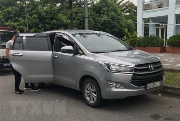 Cảnh sát giao thông phát hiện 5 người Trung Quốc nhập cảnh trái phép