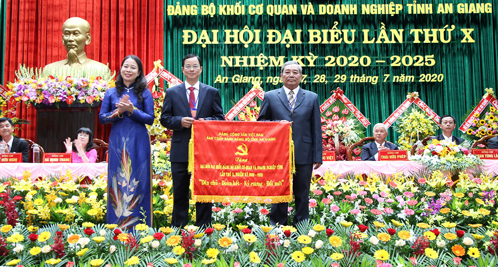 Khai mạc Đại hội đại biểu Đảng bộ Khối Cơ quan và Doanh nghiệp tỉnh An Giang lần thứ X