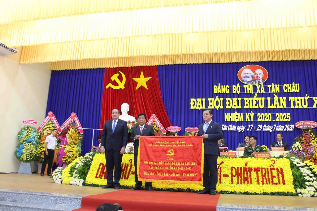 Khai mạc Đại hội đại biểu Đảng bộ TX. Tân Châu lần thứ XII