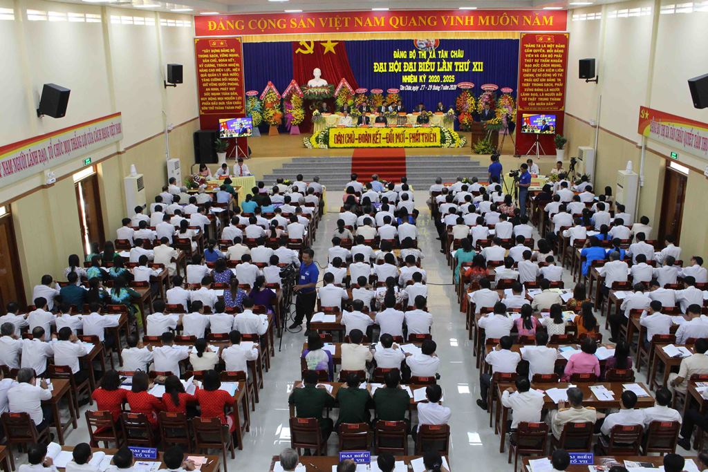 Khai mạc Đại hội đại biểu Đảng bộ TX. Tân Châu lần thứ XII