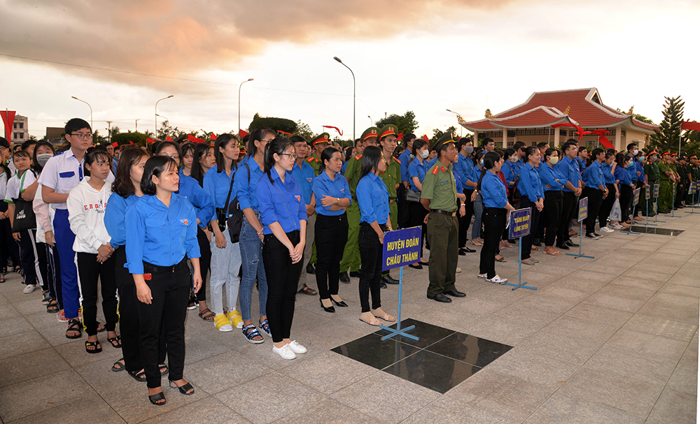 Tuổi trẻ An Giang thắp nến tri ân các Anh hùng liệt sĩ