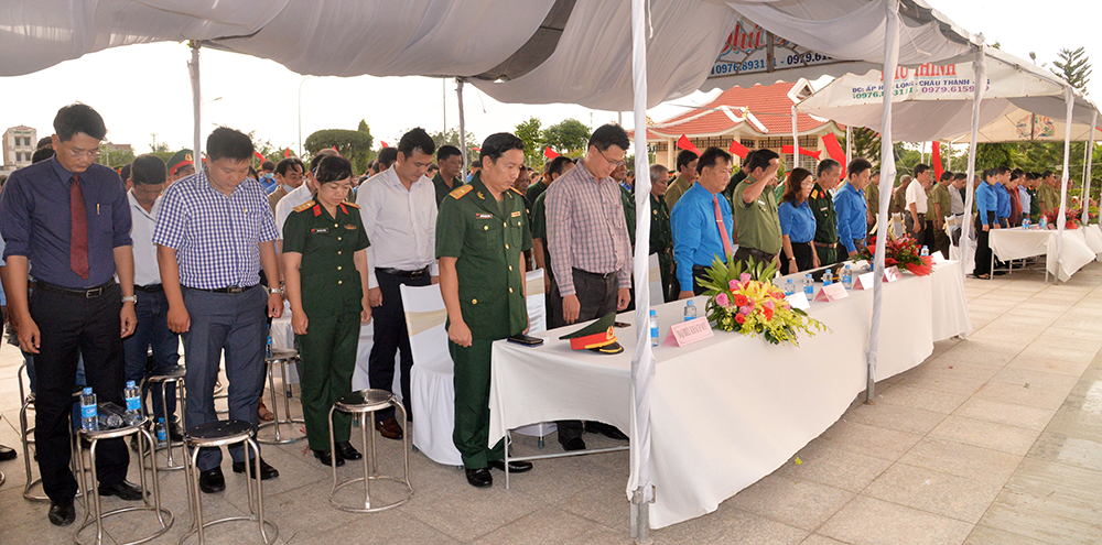 Tuổi trẻ An Giang thắp nến tri ân các Anh hùng liệt sĩ