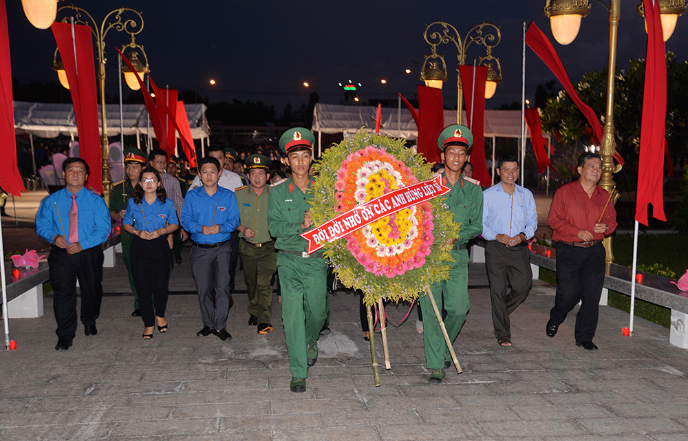 Tuổi trẻ An Giang thắp nến tri ân các Anh hùng liệt sĩ