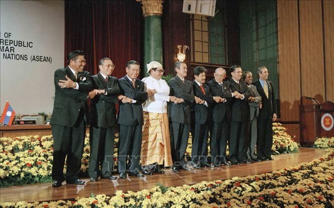 Kỷ niệm 25 năm Việt Nam tham gia ASEAN: Chung tay vì một Cộng đồng ASEAN gắn kết và thích ứng