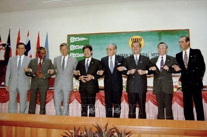 Kỷ niệm 25 năm Việt Nam tham gia ASEAN: Chung tay vì một Cộng đồng ASEAN gắn kết và thích ứng