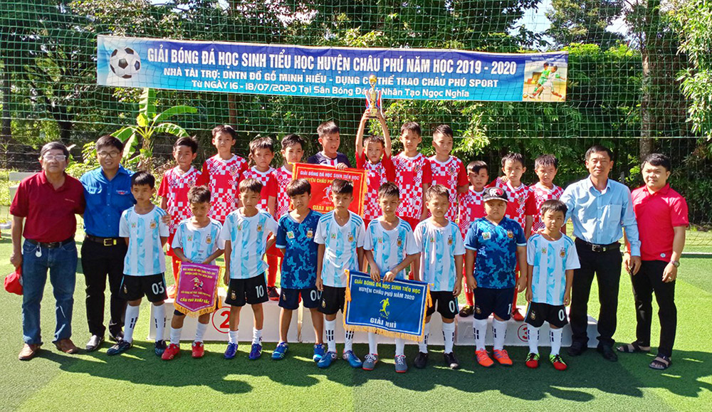 Hào hứng sân chơi cho “cầu thủ nhí”