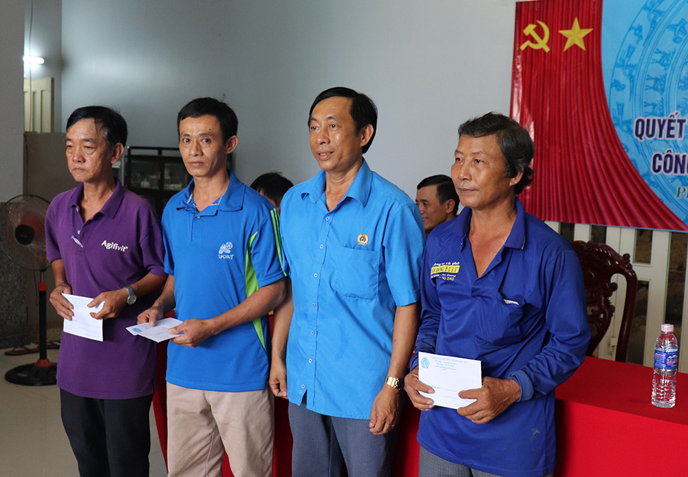 Đóng góp phát triển quê hương