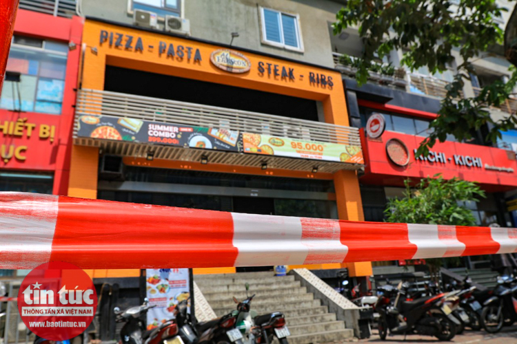 Hà Nội phong toả cửa hàng Pizza vì 1 người nghi mắc COVID-19
