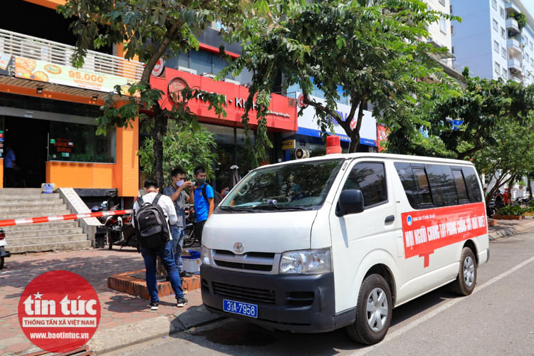 Hà Nội phong toả cửa hàng Pizza vì 1 người nghi mắc COVID-19