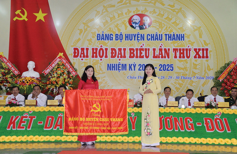 Chào mừng Đại hội đại biểu Đảng bộ huyện Châu Thành lần XII
(nhiệm kỳ 2020-2025): Phát huy lợi thế - tiềm năng, đột phá phát triển