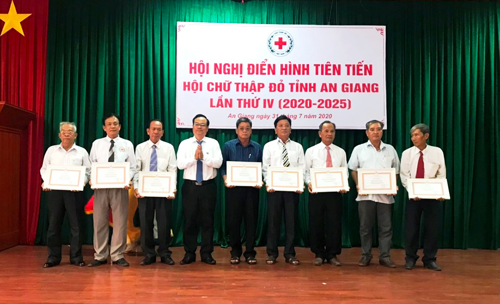 Hội Chữ thập đỏ tỉnh An Giang tuyên dương nhiều điển hình tiên tiến