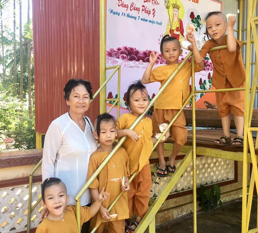 Chuyện về 'bà nội' của 26 đứa trẻ mồ côi ở miền Tây