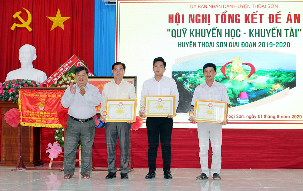 Tổng kết Đề án xã hội hóa hoạt động xây dựng và phát triển hệ thống quỹ “Khuyến học - Khuyến tài" trên địa bàn huyện Thoại Sơn giai đoạn 2019 – 2020