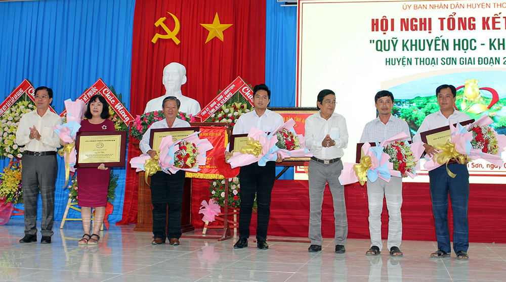 Tổng kết Đề án xã hội hóa hoạt động xây dựng và phát triển hệ thống quỹ “Khuyến học - Khuyến tài" trên địa bàn huyện Thoại Sơn giai đoạn 2019 – 2020