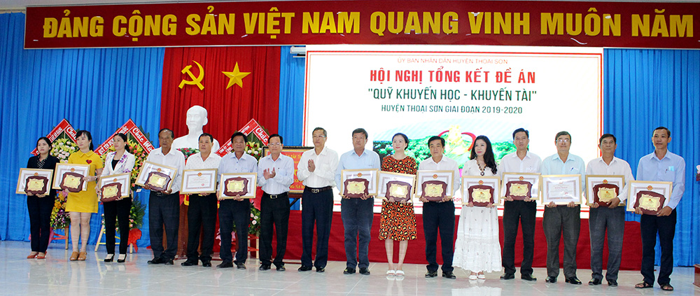 Tổng kết Đề án xã hội hóa hoạt động xây dựng và phát triển hệ thống quỹ “Khuyến học - Khuyến tài" trên địa bàn huyện Thoại Sơn giai đoạn 2019 – 2020
