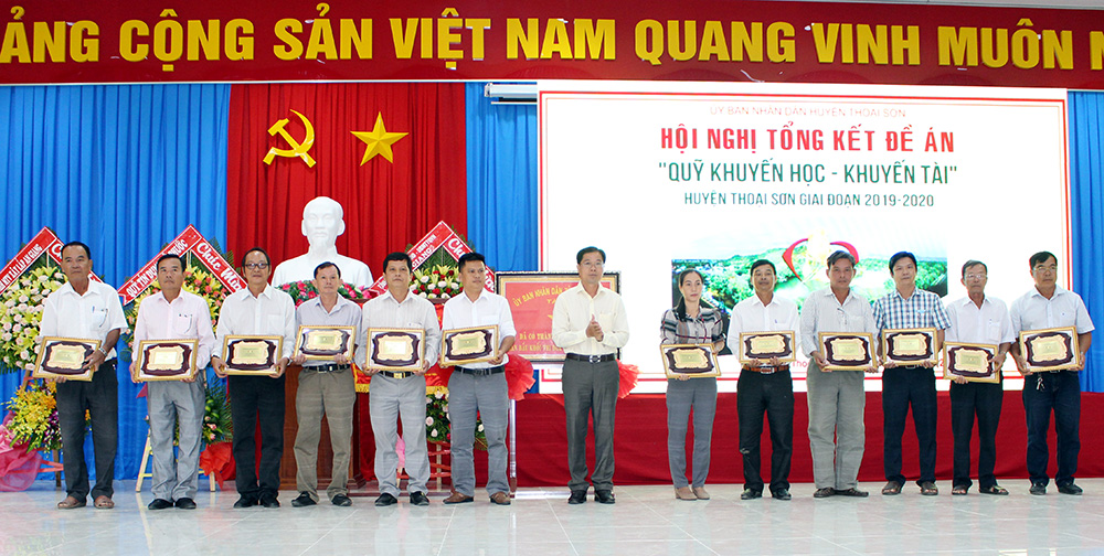 Tổng kết Đề án xã hội hóa hoạt động xây dựng và phát triển hệ thống quỹ “Khuyến học - Khuyến tài" trên địa bàn huyện Thoại Sơn giai đoạn 2019 – 2020