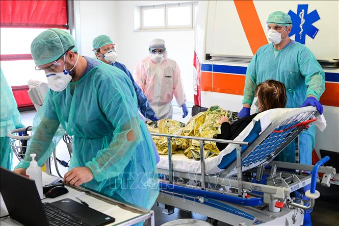 Italy thử nghiệm vaccine phòng COVID-19 trên người