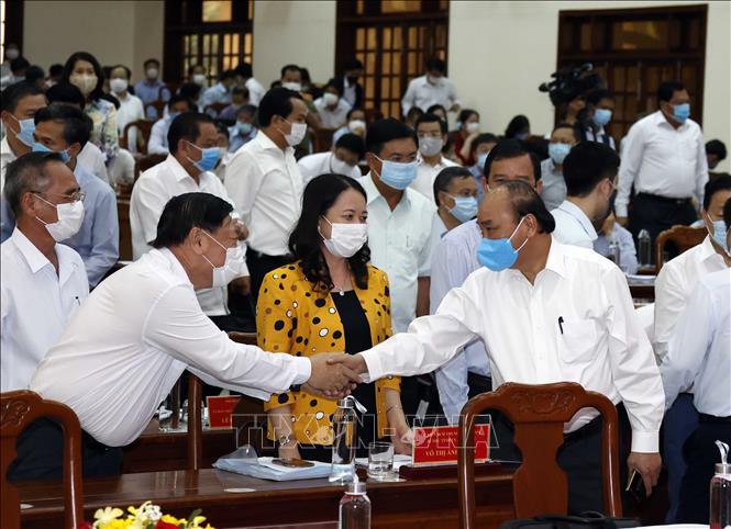 Thủ tướng Nguyễn Xuân Phúc: Quyết liệt hơn nữa để thực hiện tốt mục tiêu kép