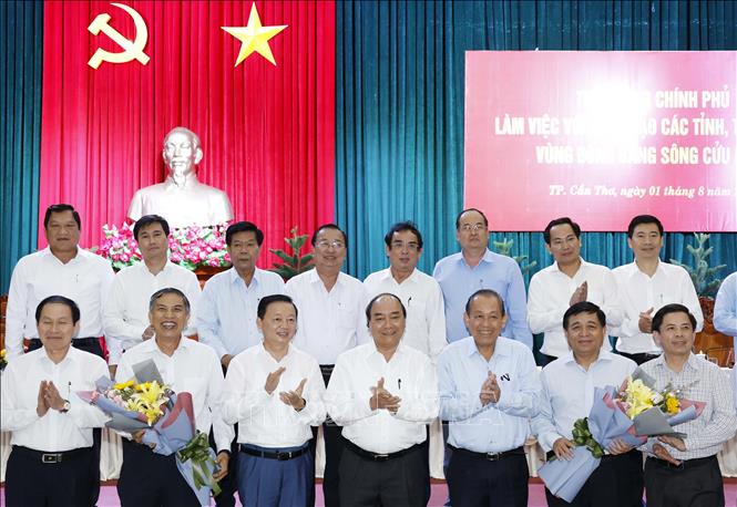 Thủ tướng Nguyễn Xuân Phúc: Quyết liệt hơn nữa để thực hiện tốt mục tiêu kép