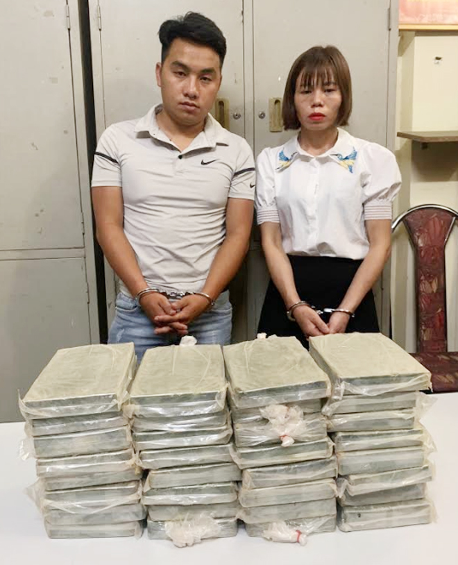 Đôi nam nữ vận chuyển 32 bánh heroin lấy 50 triệu đồng tiền công