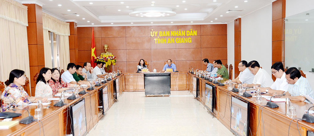 Thủ tướng chủ trì hội nghị trực tuyến toàn quốc ứng phó dịch COVID-19