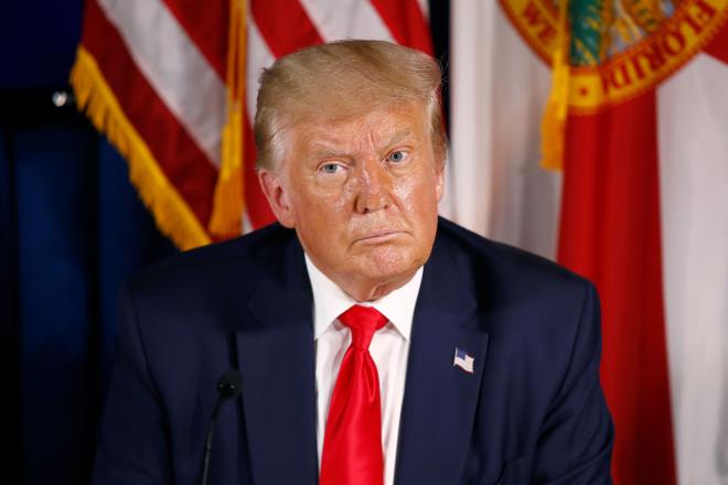 Siêu bão Isaias sắp đổ bộ, ông Trump tuyên bố tình trạng khẩn cấp ở Florida
