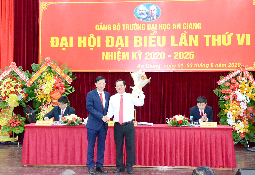 PGS.TS Trần Văn Đạt đắc cử Bí thư Đảng ủy Trường Đại học An Giang