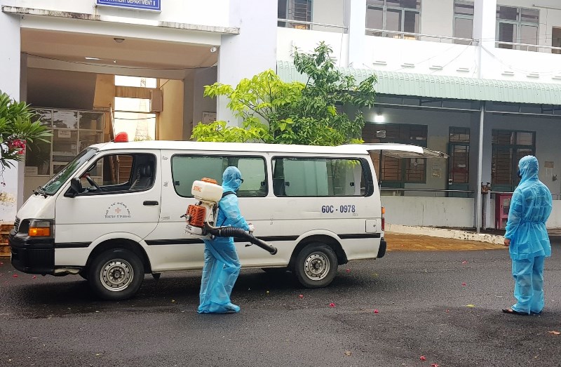 11 trường hợp F1 của bệnh nhân 595 âm tính với SARS-CoV-2