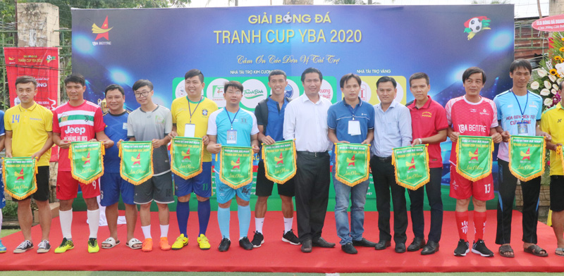 Khai mạc giải bóng đá của Hội Doanh nhân trẻ Bến Tre