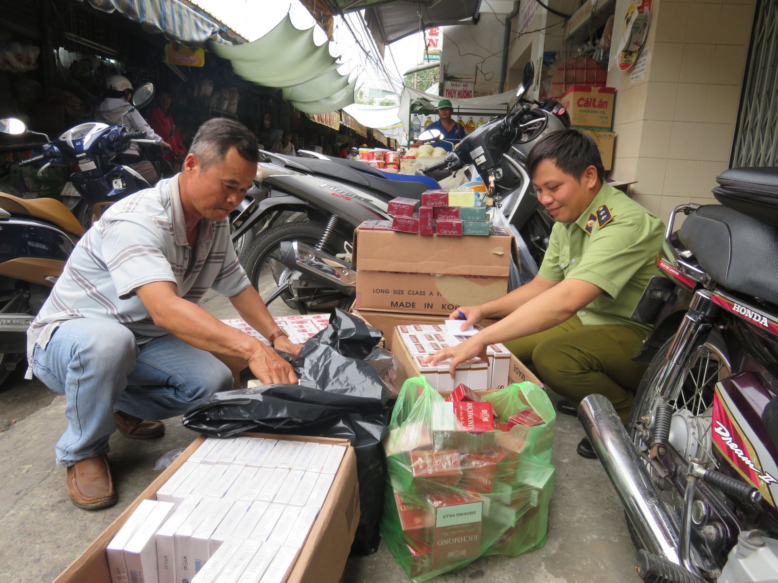 Long An: Lực lượng 389 tịch thu gần 1,4 triệu gói thuốc lá nhập lậu