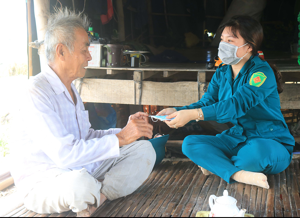 “Bông hồng xanh” nơi biên giới