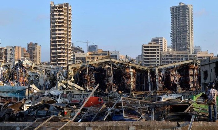 Khoảnh khắc vụ nổ và hiện trường tan hoang ở Beirut