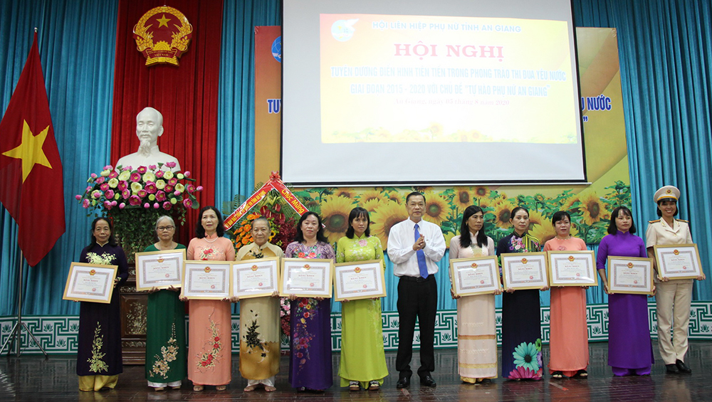 Hội Liên hiệp Phụ nữ An Giang Tuyên dương 73 điển hình tiên tiến trong phong trào thi đua yêu nước