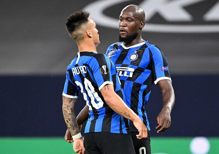 Inter Milan giành chiến thắng trong cuộc đối đầu 'ngựa ô' để vào tứ kết Europa League