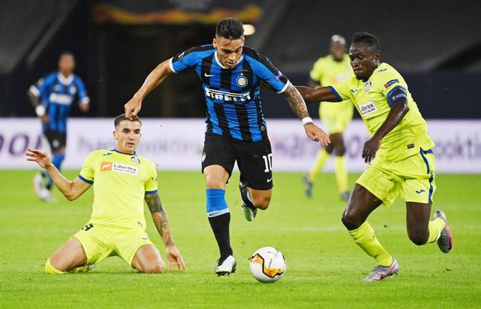 Inter Milan giành chiến thắng trong cuộc đối đầu 'ngựa ô' để vào tứ kết Europa League