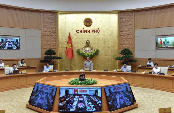 Đối đầu trước mùa thu