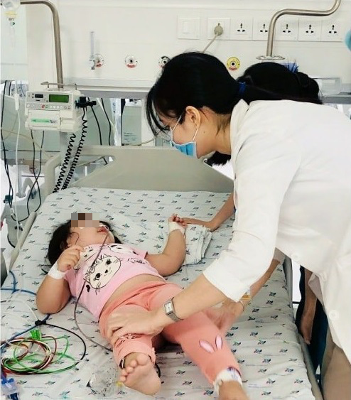 Đồng Tháp: Bà trộn cơm bẫy chuột, cháu ăn nhầm đi cấp cứu